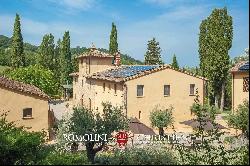 LUXURY RESTORED HAMLET FOR SALE IN CHIANTI, TUSCANY