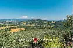 VILLA STORICA CON PISCINA IN VENDITA A FIRENZE, TOSCANA