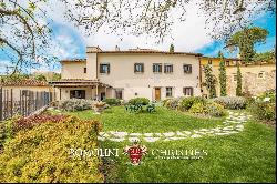 VILLA STORICA CON PISCINA IN VENDITA A FIRENZE, TOSCANA