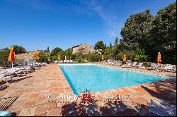 RURAL HAMLET WITH POOL FOR SALE IN CASOLE D'ELSA, TUSCANY