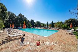 RURAL HAMLET WITH POOL FOR SALE IN CASOLE D'ELSA, TUSCANY