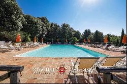 RURAL HAMLET WITH POOL FOR SALE IN CASOLE D'ELSA, TUSCANY