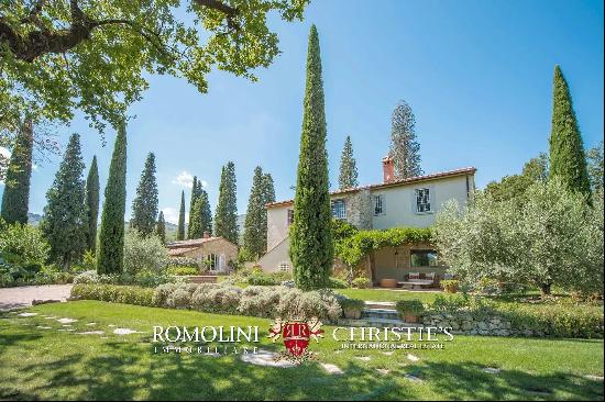 RESTORED COUNTRY VILLA WITH POOL FOR SALE IN CETONA, SIENA