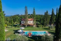 RESTORED COUNTRY VILLA WITH POOL FOR SALE IN CETONA, SIENA