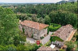 PERIOD VILLA WITH CHAPEL AND PARK FOR SALE IN LUCCA