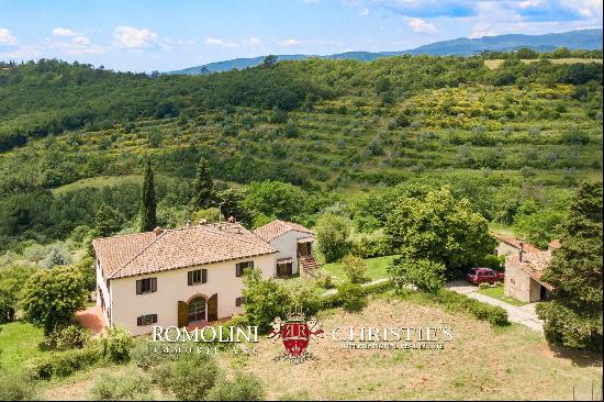 COUNTRY VILLA FOR SALE IN AREZZO, TUSCANY