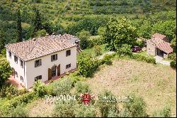 COUNTRY VILLA FOR SALE IN AREZZO, TUSCANY