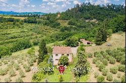 COUNTRY VILLA FOR SALE IN AREZZO, TUSCANY