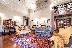 LUXURY PROPERTY FOR SALE TWO STEPS FROM PIAZZA DELLA SIGNORIA, FLORENCE