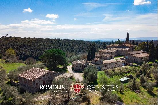 ESTATE WITH RURAL HAMLET FOR SALE IN GAIOLE IN CHIANTI, TUSCANY