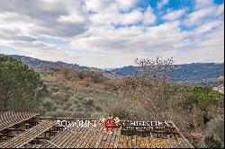 COUNTRY HOUSE TO BE RESTORED FOR SALE IN VAL D'ORCIA