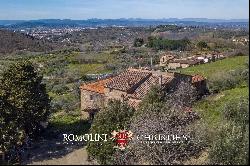 CONTRY HOUSE TO BE RESTORED FOR SALE IN AREZZO, TUSCANY