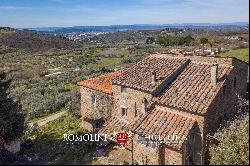 CONTRY HOUSE TO BE RESTORED FOR SALE IN AREZZO, TUSCANY