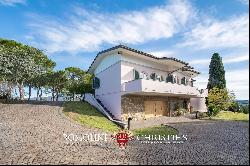 LUXURY VILLA WITH TENNIS COURT FOR SALE IN VINCI, TUSCANY