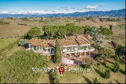 LUXURY VILLA WITH TENNIS COURT FOR SALE IN VINCI, TUSCANY