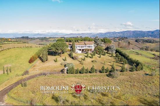 LUXURY VILLA WITH TENNIS COURT FOR SALE IN VINCI, TUSCANY