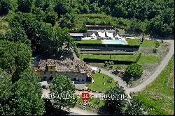 21-HECTARE FARM WITH HOBBY VINEYARD FOR SALE IN TUSCANY