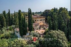 HISTORIC VILLA WITH VINEYARDS FOR SALE 30 KM FROM FLORENCE, CHIANTI