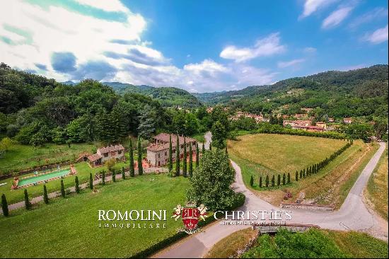 LUXURY COUNTRY HOUSE WITH POOL FOR SALE IN LUCCA, TUSCANY