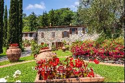 LUXURY COUNTRY HOUSE WITH POOL FOR SALE IN LUCCA, TUSCANY