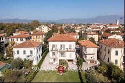 ART NOUVEAU VILLA WITH GARDEN AND GARAGE FOR SALE IN LUCCA