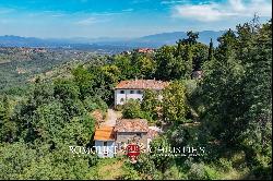 ELEGANT PERIOD VILLA WITH PARK FOR SALE IN TUSCANY