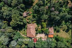 ELEGANT PERIOD VILLA WITH PARK FOR SALE IN TUSCANY