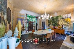 ELEGANT PERIOD VILLA WITH PARK FOR SALE IN TUSCANY