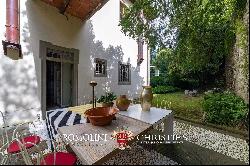 ELEGANT PERIOD VILLA WITH PARK FOR SALE IN TUSCANY