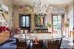 ELEGANT PERIOD VILLA WITH PARK FOR SALE IN TUSCANY