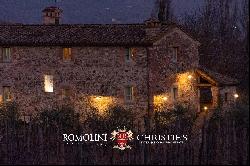 SUSTAINABLE FARMHOUSE FOR SALE IN ANGHIARI, TUSCANY