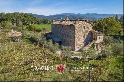 SUSTAINABLE FARMHOUSE FOR SALE IN ANGHIARI, TUSCANY