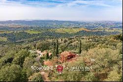 HAMLET WITH POOL AND PANORAMIC VIEWS FOR SALE ON THE TUSCAN COAST, SCANSANO