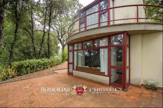 ONE-STORY CONTEMPORARY VILLA FOR SALE 45 MINUTES FROM FLORENCE