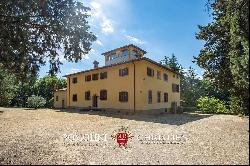 PERIOD VILLA WITH POOL AND GUESTHOUSE FOR SALE TUSCANY, AREZZO