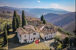 RESTORED HAMLET FOR SALE 30 MINUTES FROM FLORENCE, TUSCANY