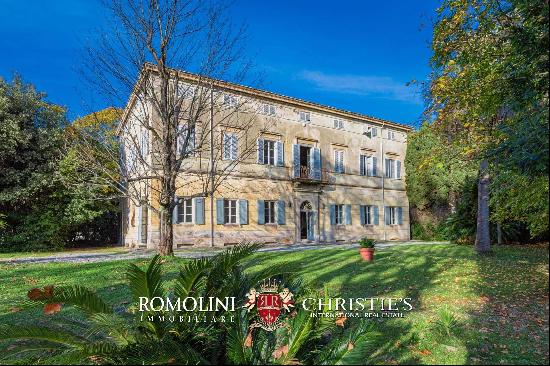 CHARMING HISTORIC VILLA WITH PARK FOR SALE LUCCA, TUSCANY