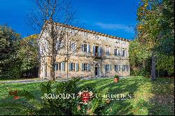 CHARMING HISTORIC VILLA WITH PARK FOR SALE LUCCA, TUSCANY