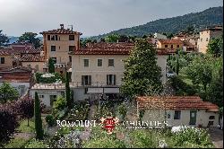 VILLA WITH GUESTHOUSE FOR SALE IN LUCCA, TUSCANY