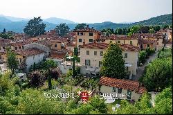 VILLA WITH GUESTHOUSE FOR SALE IN LUCCA, TUSCANY