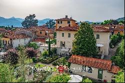 VILLA WITH GUESTHOUSE FOR SALE IN LUCCA, TUSCANY