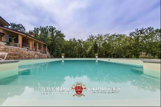 MODERN VILLA WITH POOL FOR SALE IN AREZZO, TUSCANY