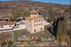 RESTORED COUNTRY HOUSE FOR SALE UMBRIA, ONE HOUR FROM ROME | Romolini - Christie's