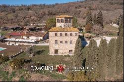 RESTORED COUNTRY HOUSE FOR SALE UMBRIA, ONE HOUR FROM ROME | Romolini - Christie's