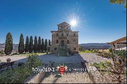 RESTORED COUNTRY HOUSE FOR SALE UMBRIA, ONE HOUR FROM ROME | Romolini - Christie's