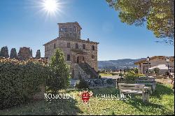 RESTORED COUNTRY HOUSE FOR SALE UMBRIA, ONE HOUR FROM ROME | Romolini - Christie's