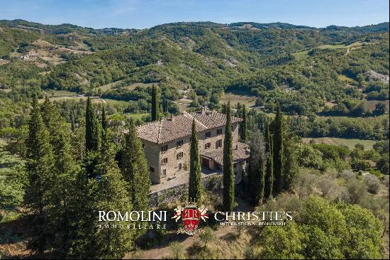 COUNTRYSIDE VILLA, RENOVATION PROJECT FOR SALE IN UMBRIA