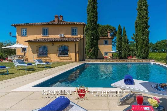 LUXURY VILLA VINEYARD FOR SALE TUSCANY AREZZO | Romolini - Christie's