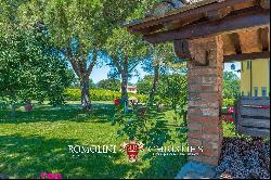 LUXURY VILLA VINEYARD FOR SALE TUSCANY AREZZO | Romolini - Christie's