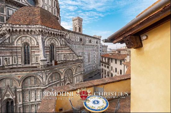 PIAZZA DEL DUOMO, FLORENCE - DUOMO VIEW LUXURY APARTMENTS FOR SALE FLORENCE